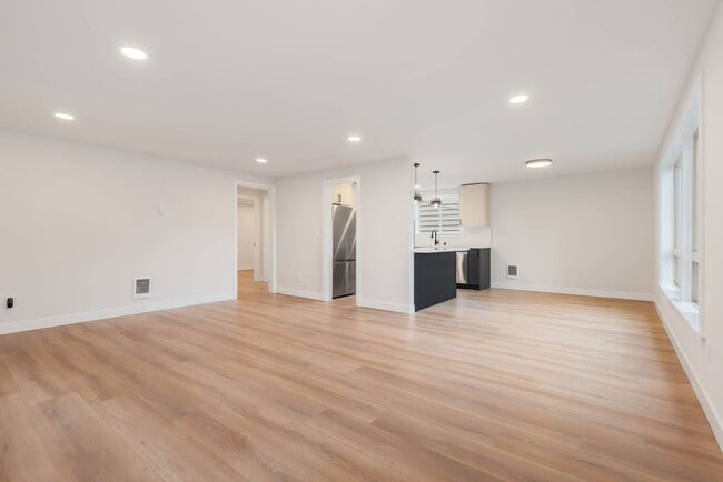 Building Photo - 6721 24th Ave NW