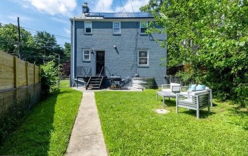 Building Photo - 4335 South Dakota Ave NE