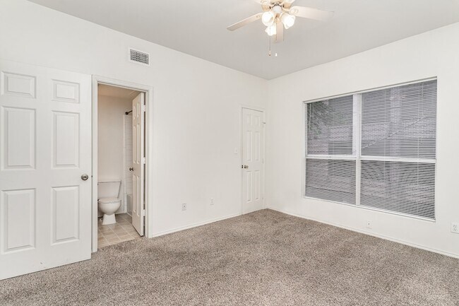 Building Photo - 3329 Rosedale Ave