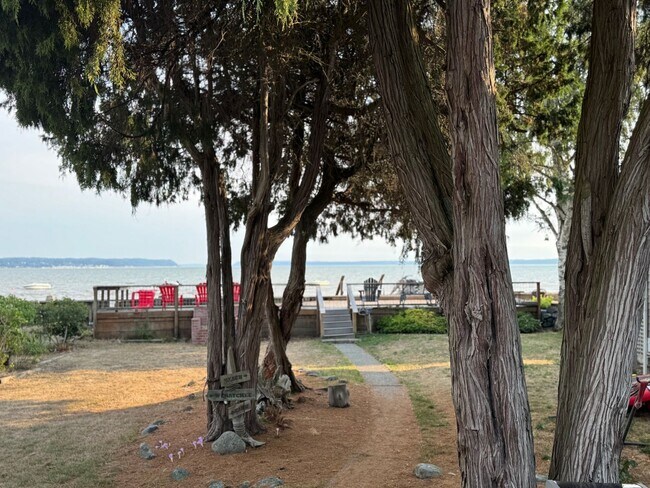 Building Photo - Beach House, Fully Furnished, Short Term J...