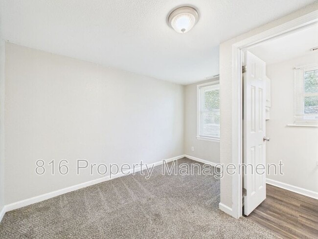 Building Photo - 4321 N Lister Ave