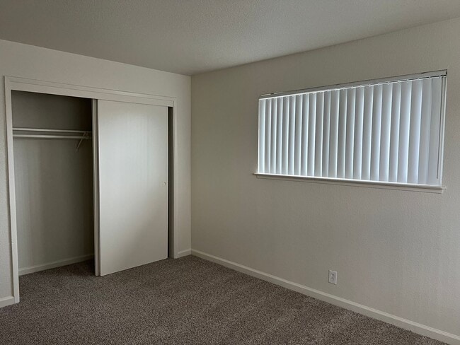 Building Photo - $500 OFF JAN RENT!  NICE UPDATED DUPLEX IN SACRAMENTO!!