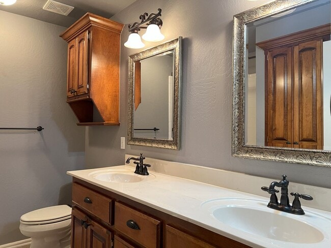 Building Photo - (3) Bed/(2) Bath + Study and Safe Room in ...