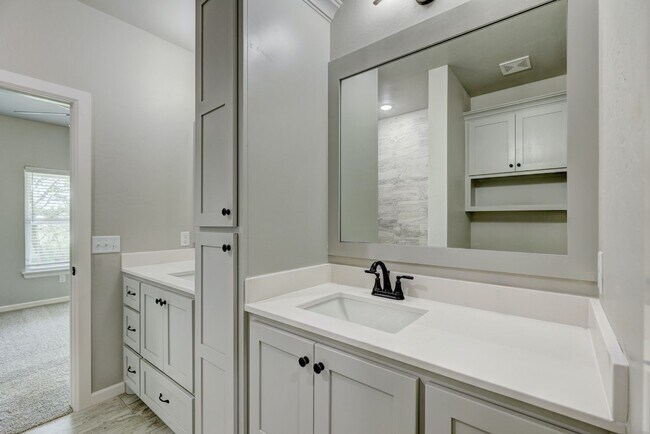 Building Photo - 618 Juniper St