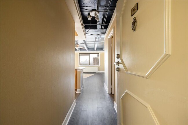 Building Photo - 2479 Peachtree Rd NE