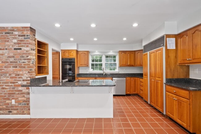 Building Photo - 7732 Canal Ct