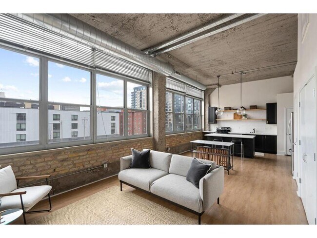 Primary Photo - 521 S 7th St