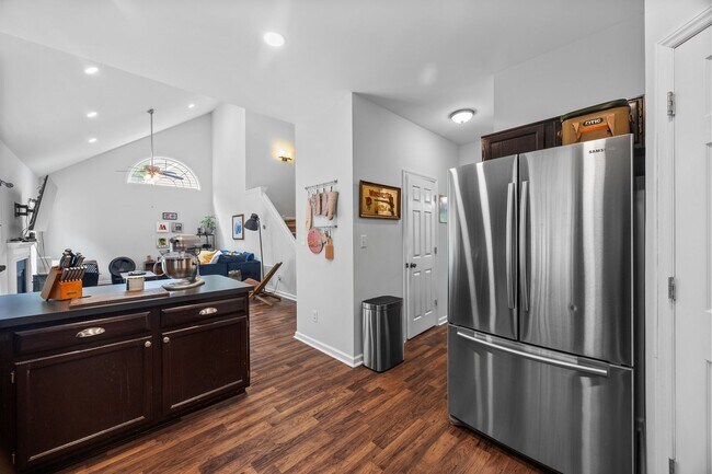 Building Photo - Spacious 3-Bed / 2.5-Bath Home in Southwes...