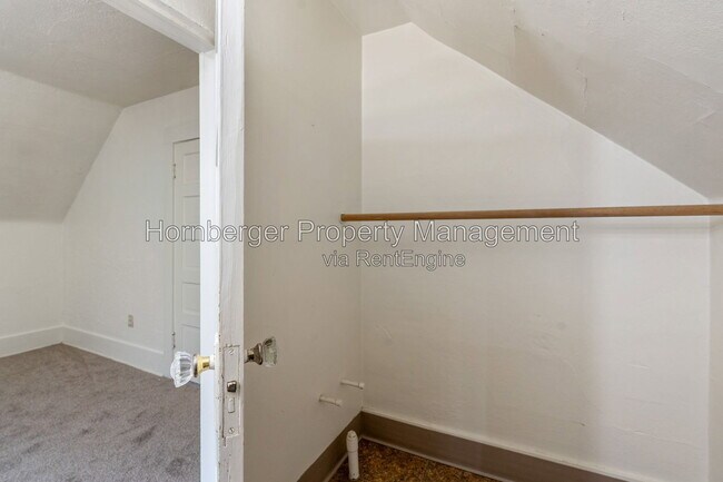 Building Photo - 1504 W Alice Ave