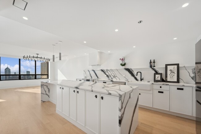 Building Photo - 180 E Pearson St