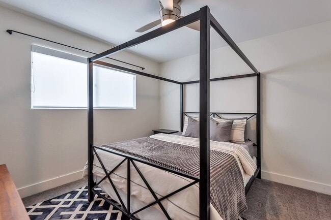 Building Photo - Updated and Spacious 3BED/2BATH Scottsdale Home