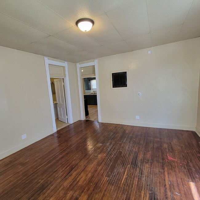 Building Photo - 4 bed w/ fence!