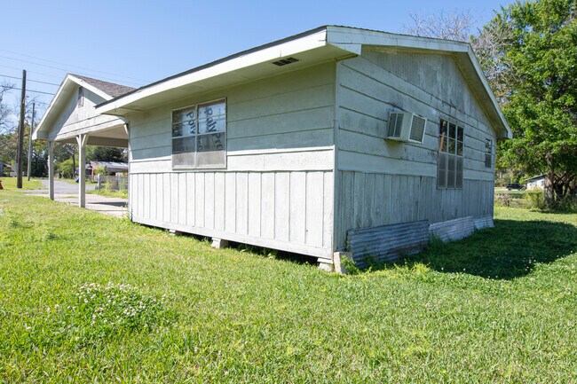 Building Photo - 407 Nugier Ave