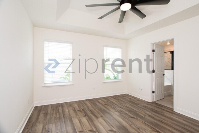 Building Photo - Unit