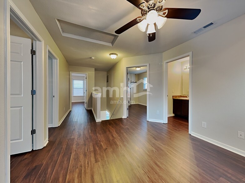 Building Photo - 1141 Central Park Dr