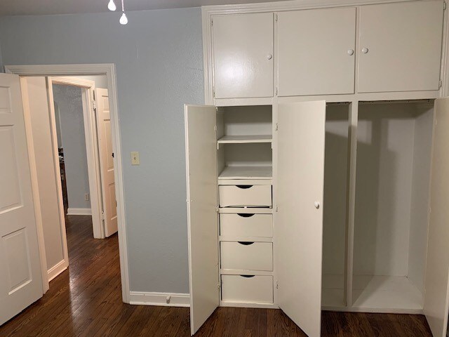 Building Photo - 2058 S Johnstone Ave