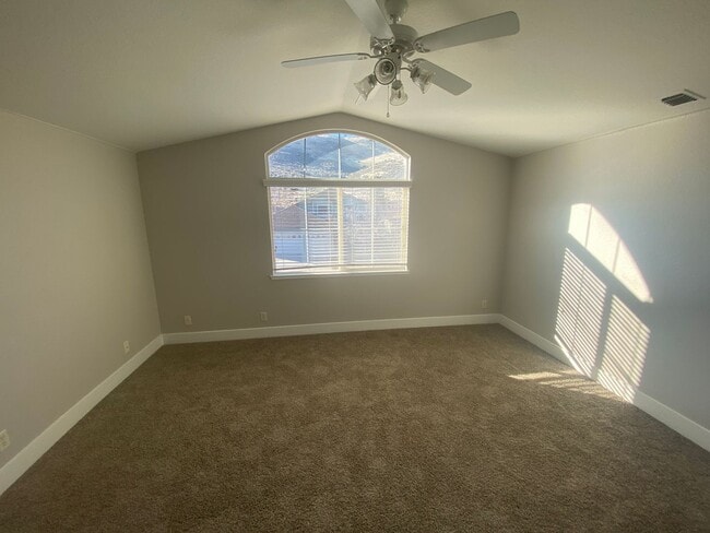 Building Photo - 4 Bedroom, 3 Bath North West Reno Area Home!