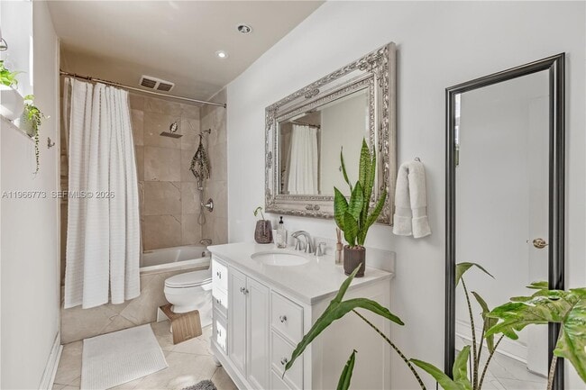 Building Photo - 5001 Collins Ave