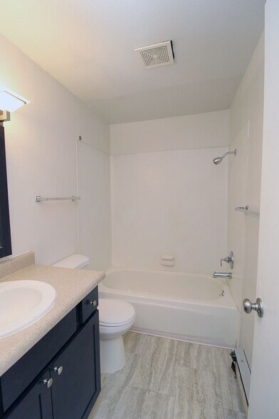 Building Photo - 5704 SW Beaverton Hillsdale Hwy