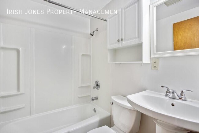 Building Photo - 116 19th Ave