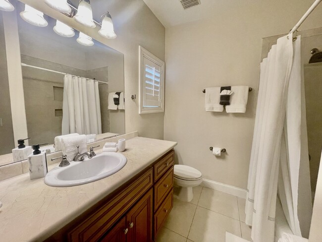 Building Photo - Luxurious 5-Bed, 4-Bath Fully Furnished Ho...