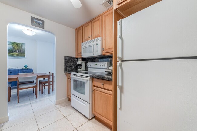 Building Photo - 951 De Soto Rd
