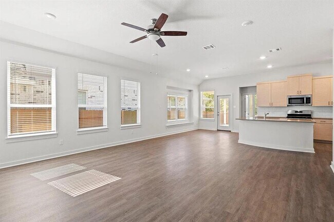 Building Photo - 1012 Paddock Ln