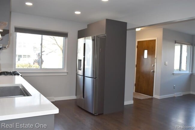 Building Photo - 607 Cherry Ave