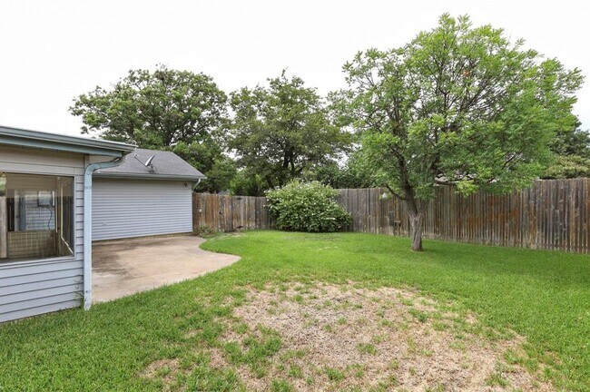 Building Photo - 1713 Richland Dr