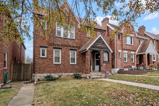 Building Photo - The Big Ol-eetha