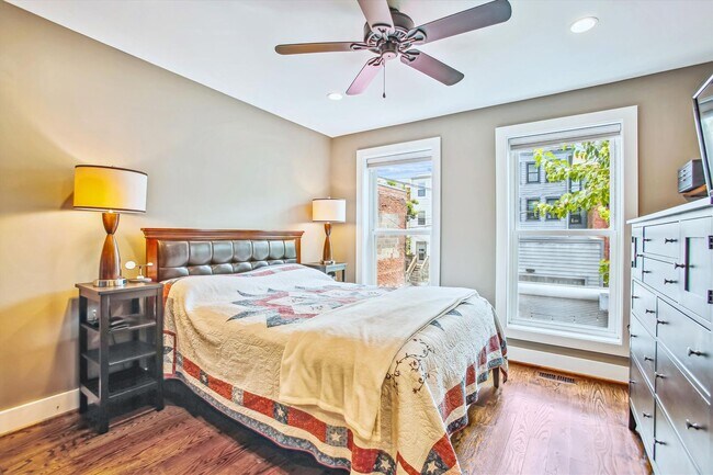 Building Photo - 2 BED PLUS DEN!!! * Fully Furnished and Fa...