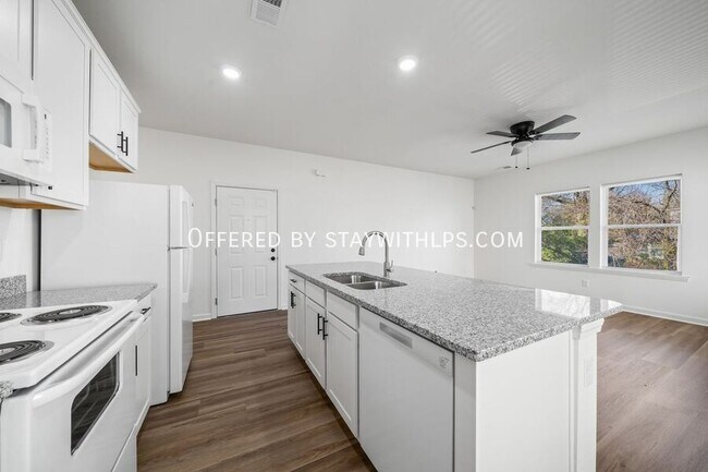 Building Photo - 1571 Court Ave