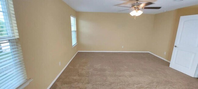 Building Photo - 455 Gina Dr