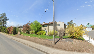 Building Photo - Stunning 2 Bed, 1 Bath w/ Laundry & AC in ...