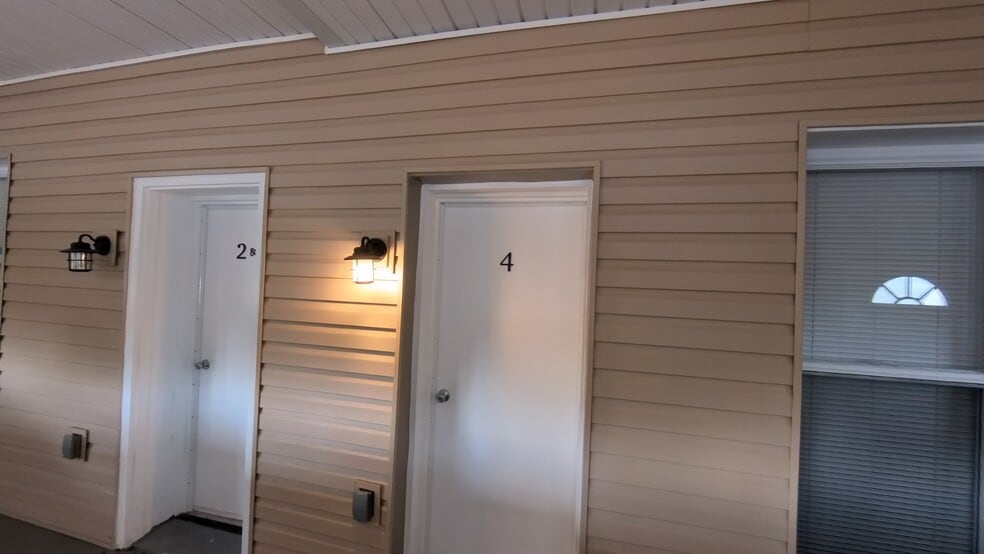 Front entrance - 4646 York Rd