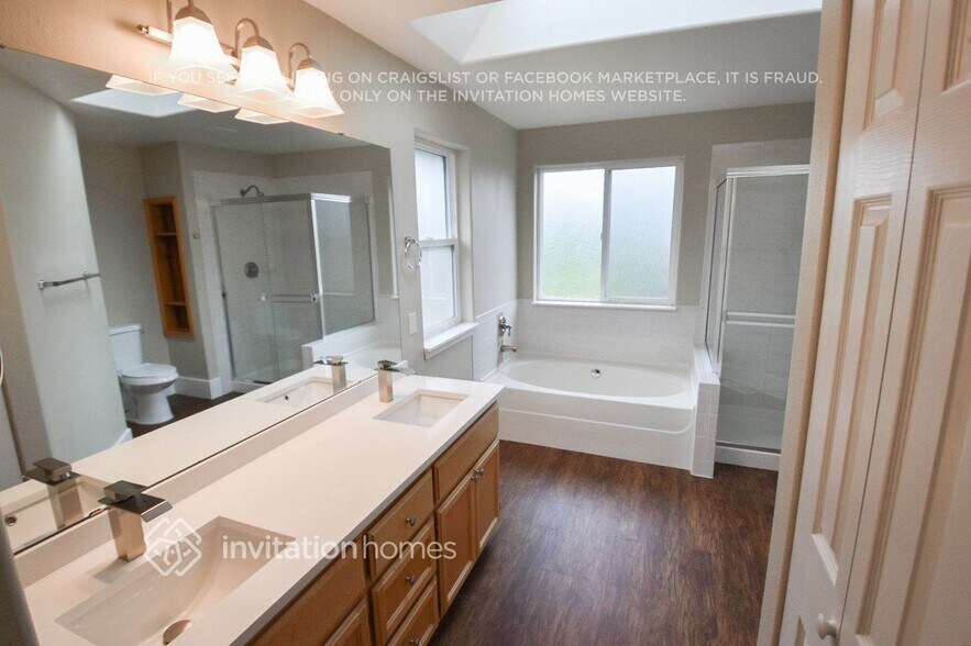 Building Photo - 7103 77th Dr NE