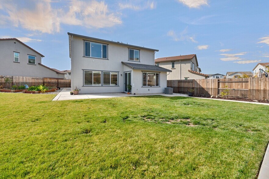 Building Photo - 4522 Drowsy Water Way