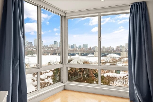 Building Photo - 75-83-83 Cambridge Pkwy