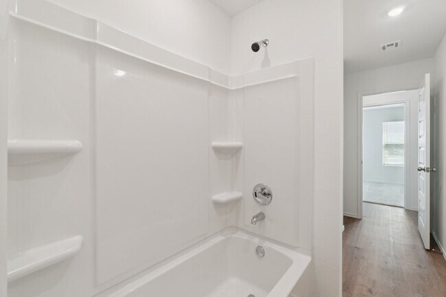 Building Photo - Edmond Rental