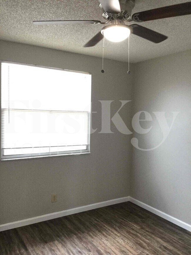Building Photo - 3085 Lighthouse Pl