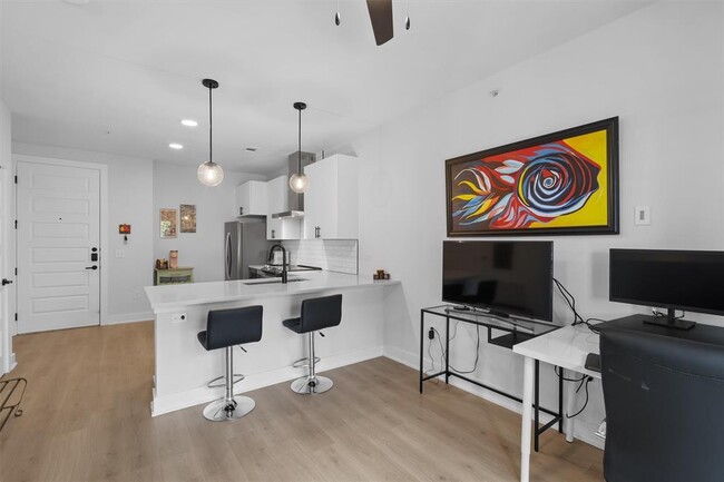Building Photo - 3101 Govalle Ave