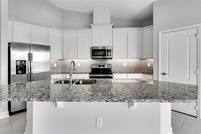 Building Photo - 17014 Crestmont Blvd