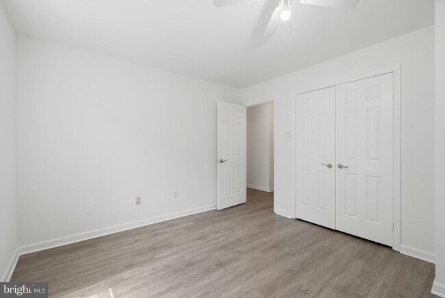 Building Photo - 46601 Carriage Ct