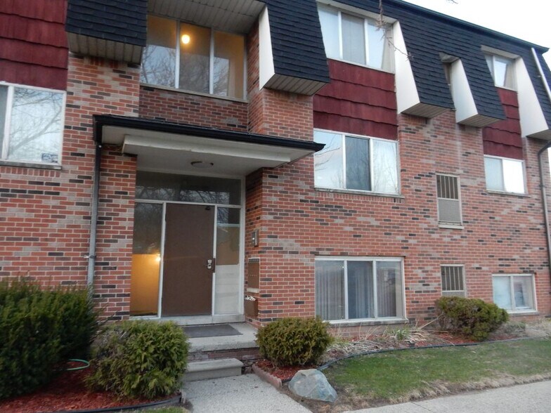 Building Photo - 5110 Maple St