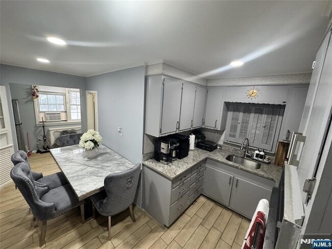 Building Photo - 460 Ave E