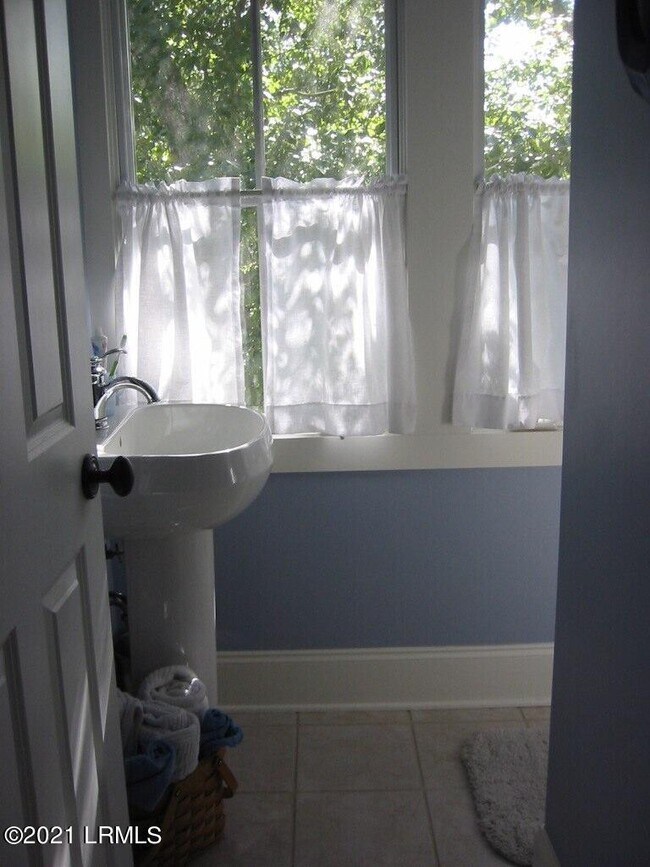 Building Photo - 31 Porcher Pinkney