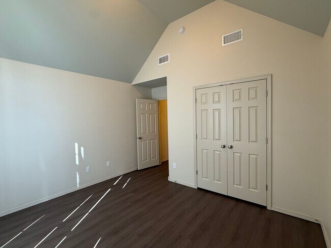 Building Photo - Welcome to your beautiful 3 bedroom home in the Battle Creek golf community!