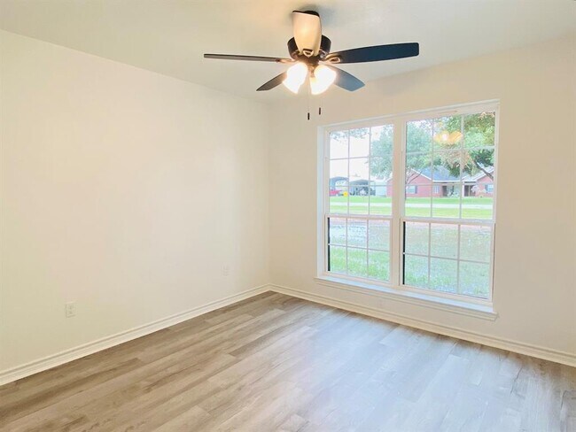 Building Photo - 3907 Quail Cir