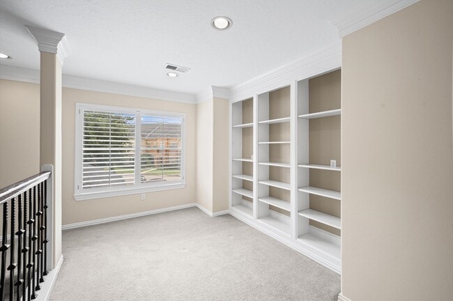 Building Photo - 2047 Palm Forest Ln