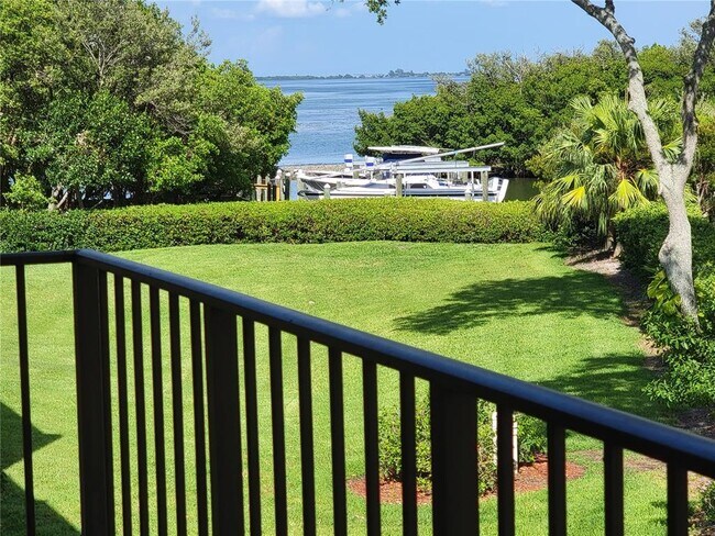 Building Photo - 1515 Pinellas Bayway S